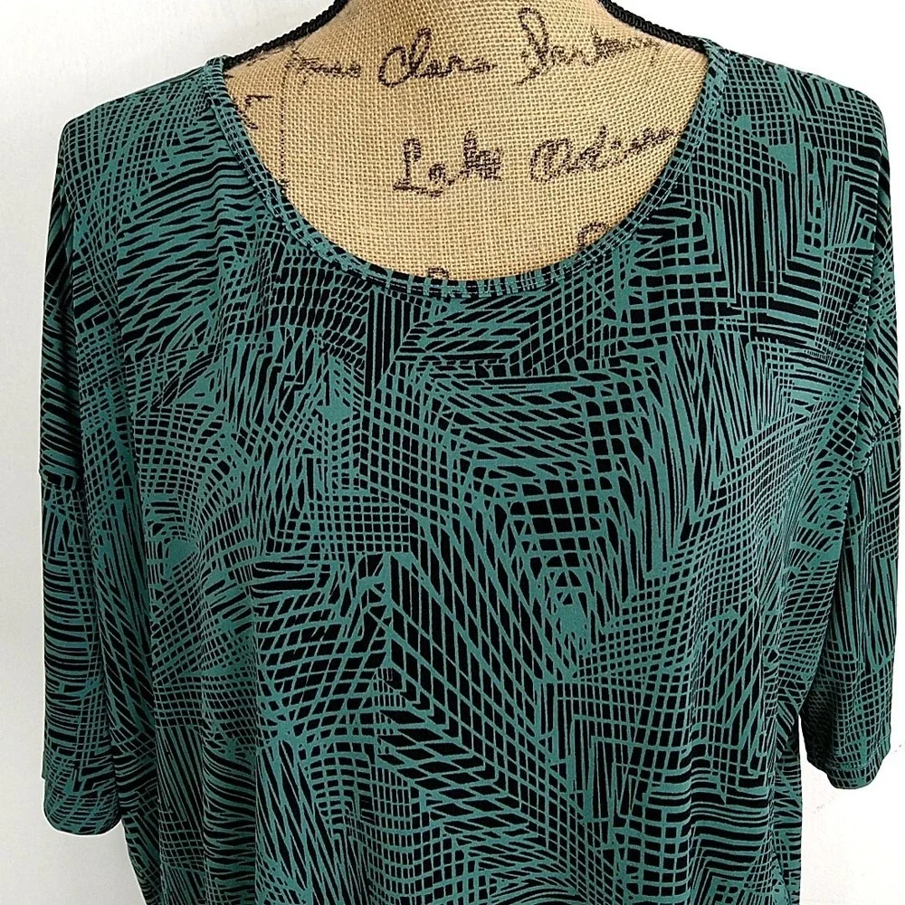 LuLaRoe Irma Tunic Women S Green Black Geometric Short Sleeve Oversized Top